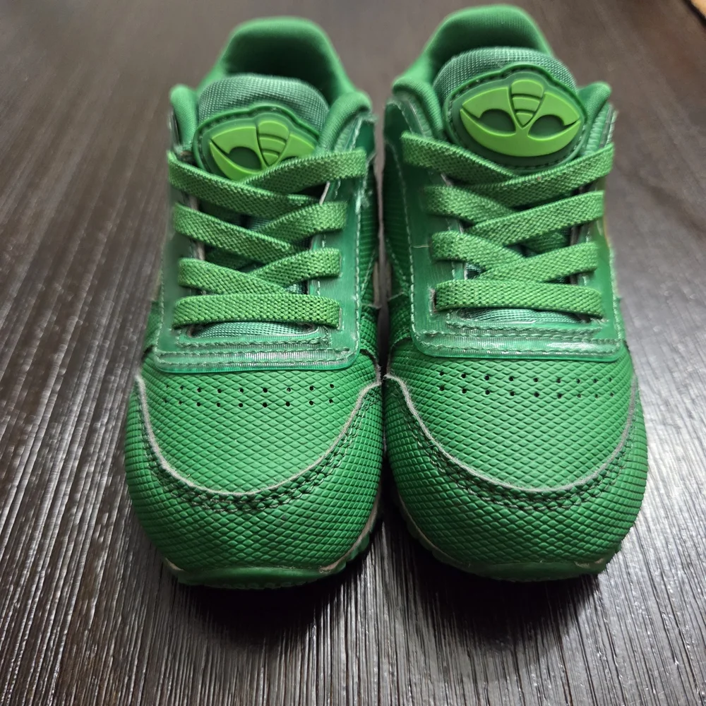 PJ Masks Reebok Kids Green Sneakers - Picture 4 of 5